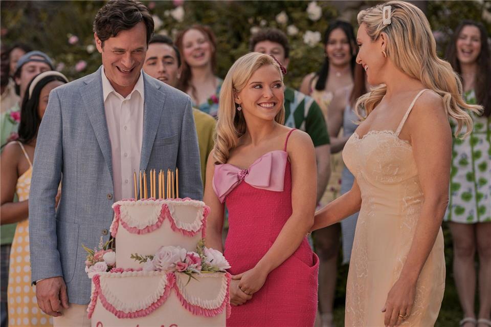 Einst wurde Elle von Reese Witherspoon gespielt, im Prequel tritt Lexi Minetree (mittig im Bild) in die Fußstapfen des Hollywood-Stars.Jessica Brooks/Amazon Prime/dpa