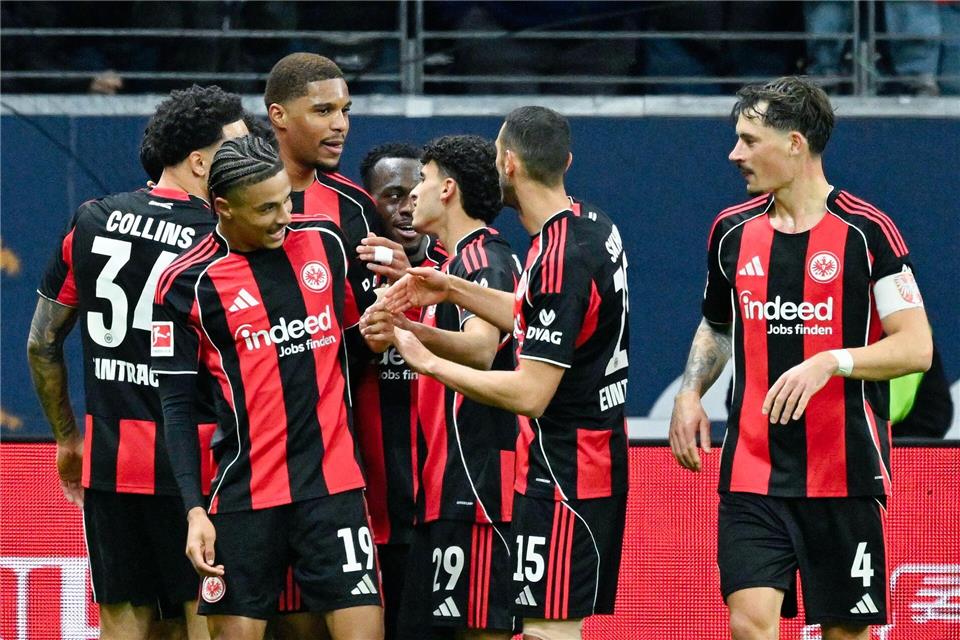 Eintracht Frankfurt: Jubel auch am Millerntor? (Archivbild)  Uwe Anspach/dpa