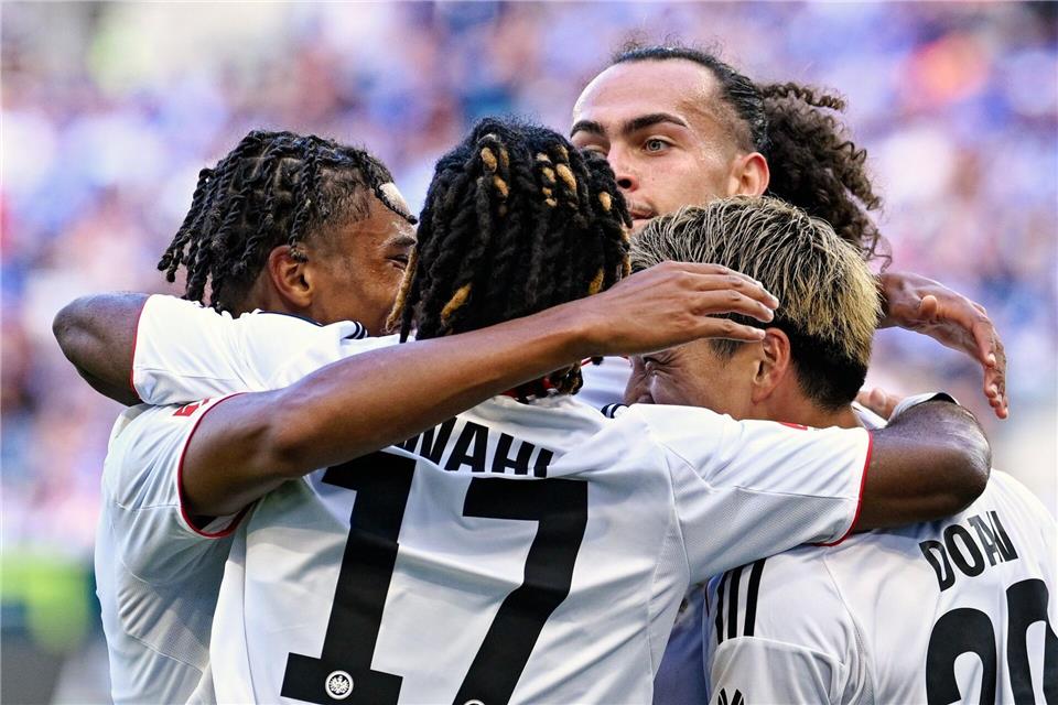 Eintracht Frankfurt bejubelte in Hoffenheim den zweiten Saisonsieg.Uwe Anspach/dpa