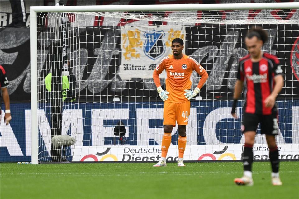 Eintracht verliert - Baumgart zeigt Stinkefinger und fliegt Eintracht Frankfurt hat in der Bundesliga die zweite Saison-Niederlage kassiert.Arne Dedert/dpa