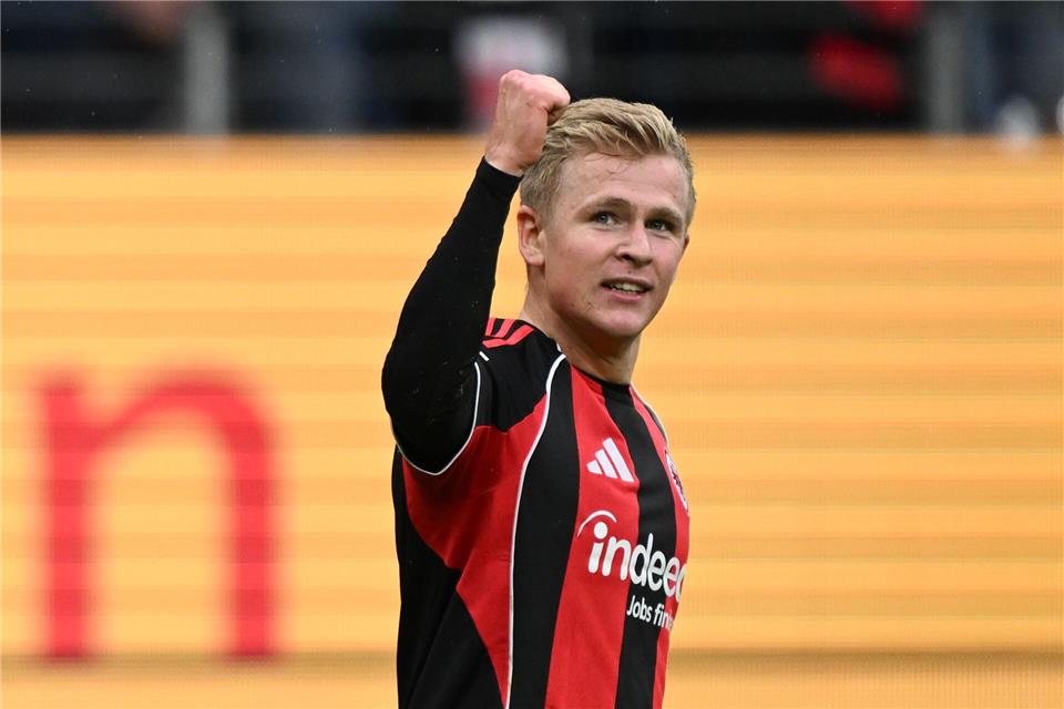 Eintracht Frankfurt hofft im Pokalspiel gegen Borussia Dortmund auf die Treffsicherheit von Stürmer Jonathan Burkardt.Arne Dedert/dpa