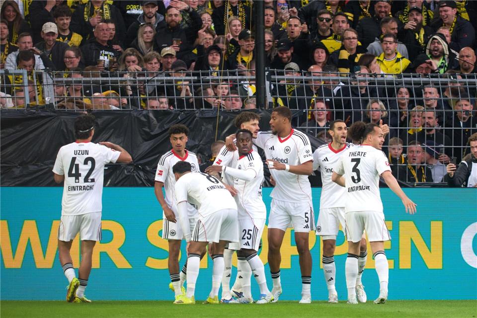 Eintracht Frankfurt jubelt über das frühe 1:0. Bernd Thissen/dpa