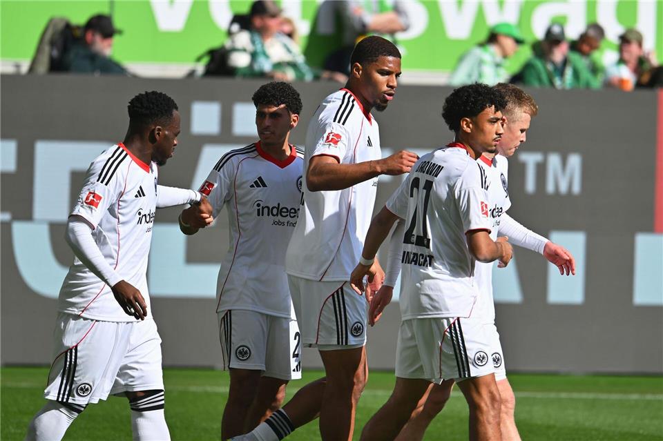 Eintracht Frankfurt konnte über einen Sieg in Wolfsburg jubeln.Swen Pförtner/dpa