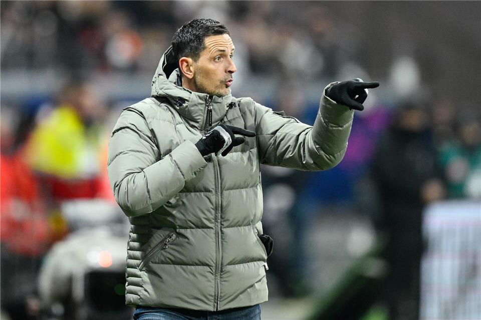 Eintracht Frankfurt mit Trainer Dino Toppmöller empfängt in der Europa League Ferencváros Budapest.Uwe Anspach/dpa