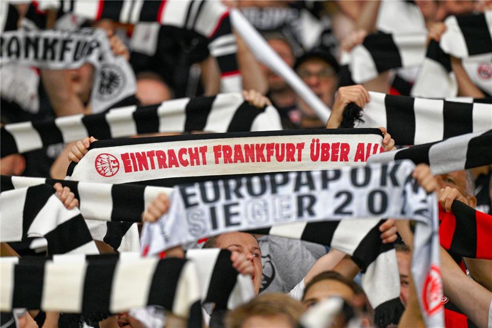 Eintracht Frankfurt muss im Auswärtsspiel in Neapel auf einen großen Teil seiner Fans verzichtenUwe Anspach/dpa
