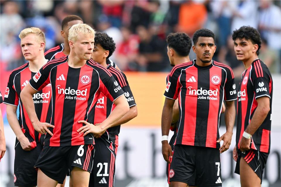 Eintracht Frankfurt muss um die Europapokal-Qualifikation bangen.Florian Wiegand/dpa