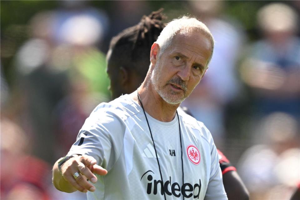 Eintracht Frankfurt und Trainer Adi Hütter haben ein Testspiel bei Waldhof Mannheim bestritten. (Archivbild)Florian Wiegand/dpa