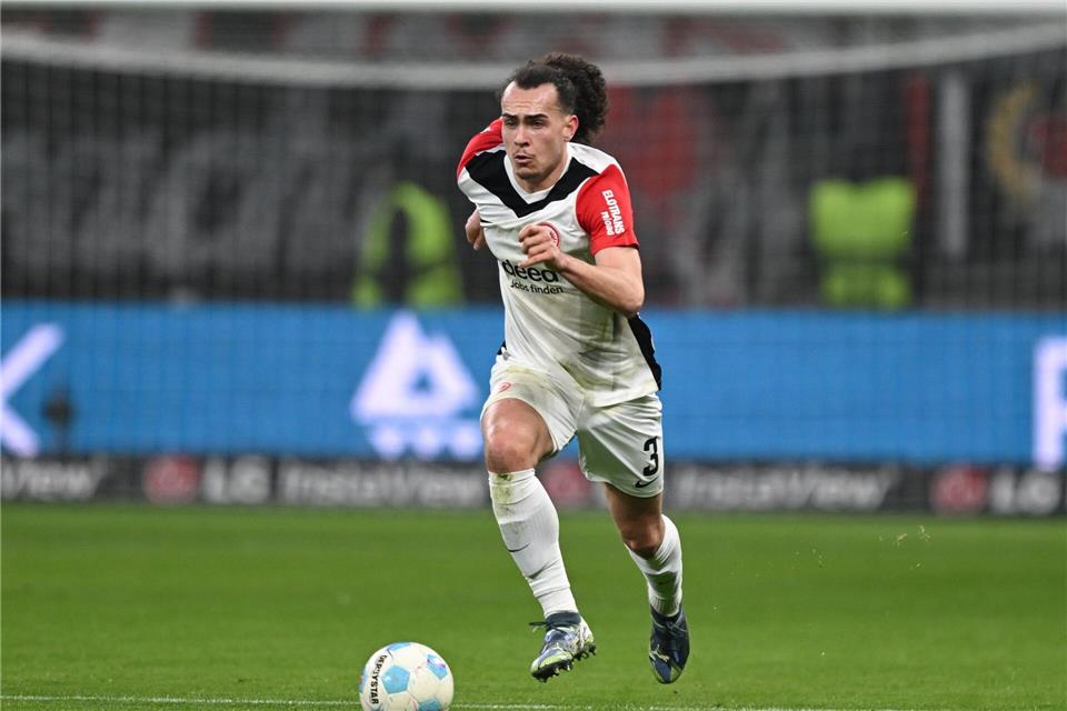 Eintracht Frankfurts Arthur Theate muss von der belgischen Nationalmannschaft abreisen.Arne Dedert/dpa