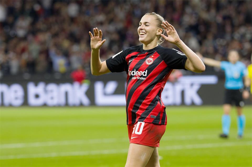Eintracht-Kapitänin Laura Freigang erzielt gegen Union Berlin das Führungstor. (Archivbild)Jürgen Kessler/dpa