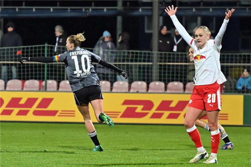 Eintracht-Kapitänin Laura Freigang trifft an ihrem 28. Geburtstag zum 1:0. Jennifer Brückner/dpa