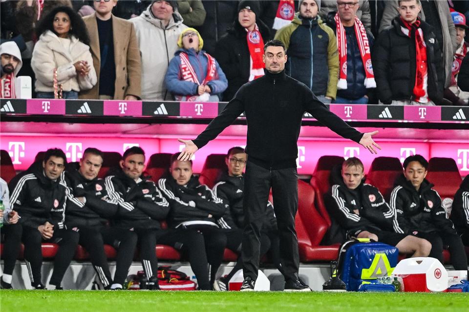 Eintracht Trainer Albert Riera sieht einen Fortschritt. Harry Langer/dpa
