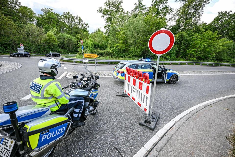 Einzelne Bewohner wollten den Sperrbezirk zunächst nicht verlassen.Marius Bulling/dpa