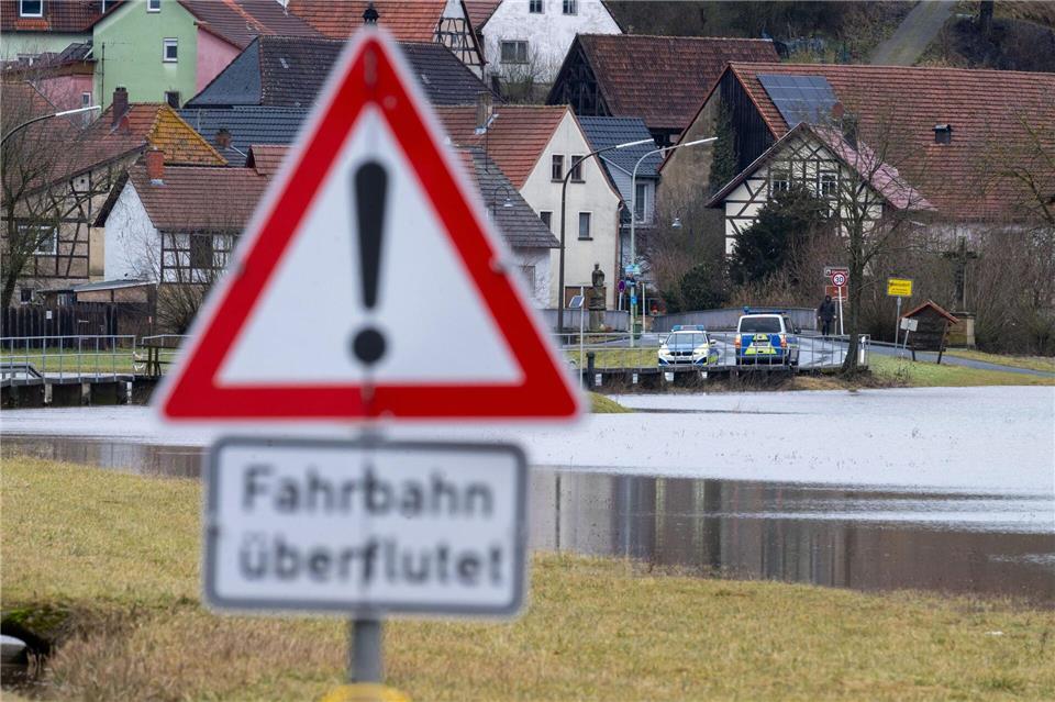 Einzelne Straßen sind überflutet.Pia Bayer/dpa