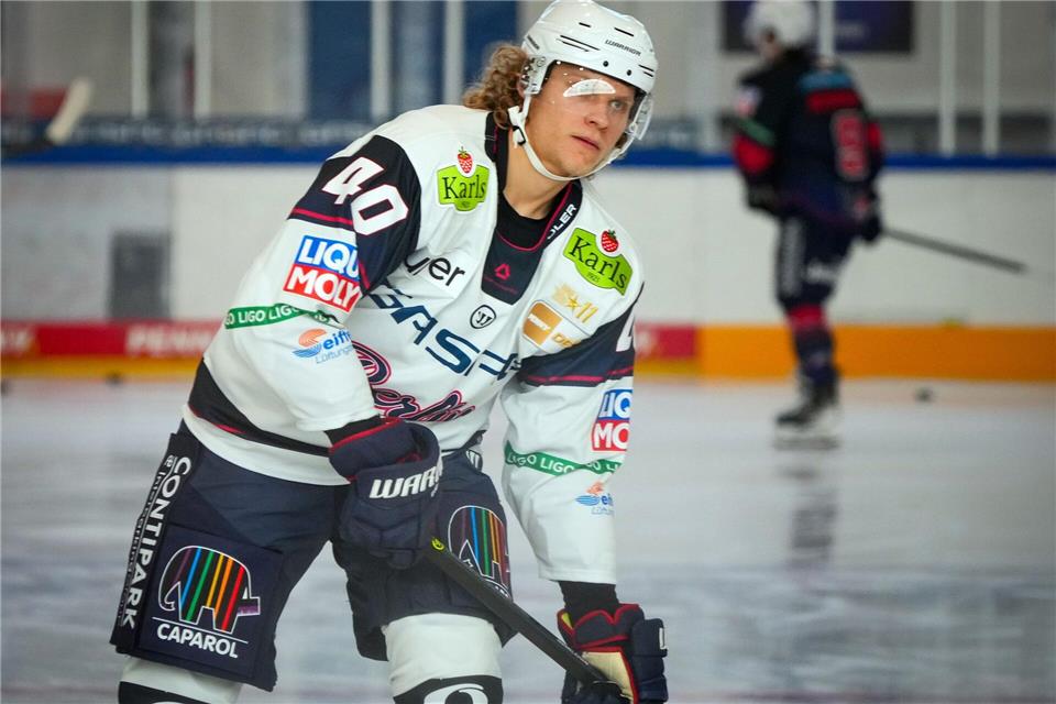 Eisbären-Verteidiger Korbinian Geibel fällt für den Rest der Saison aus. (Archivbild)Soeren Stache/dpa
