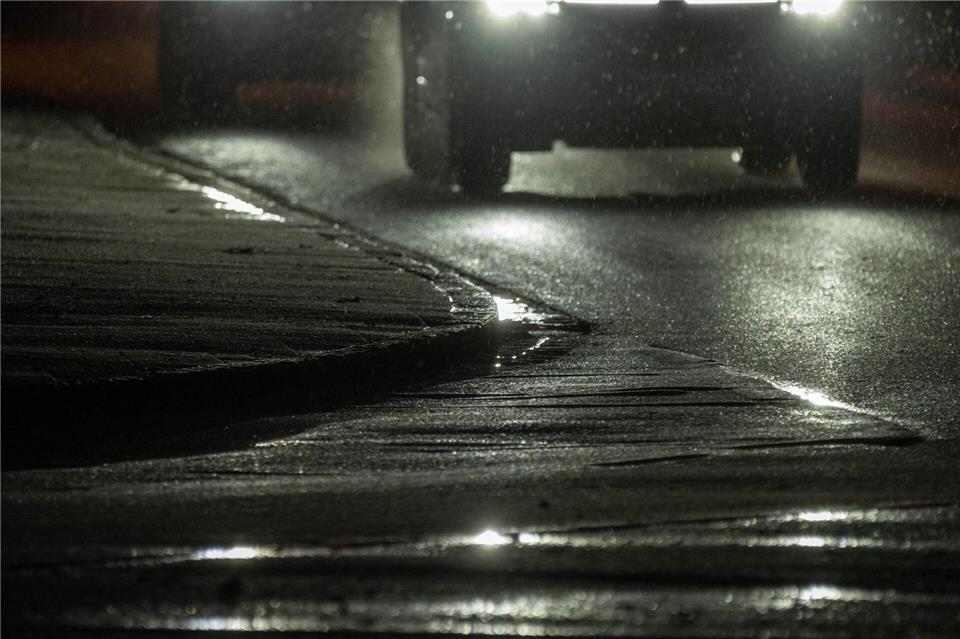 Eisglätte ließ manchen Autofahrer ins Rutschen kommen.Stefan Sauer/dpa