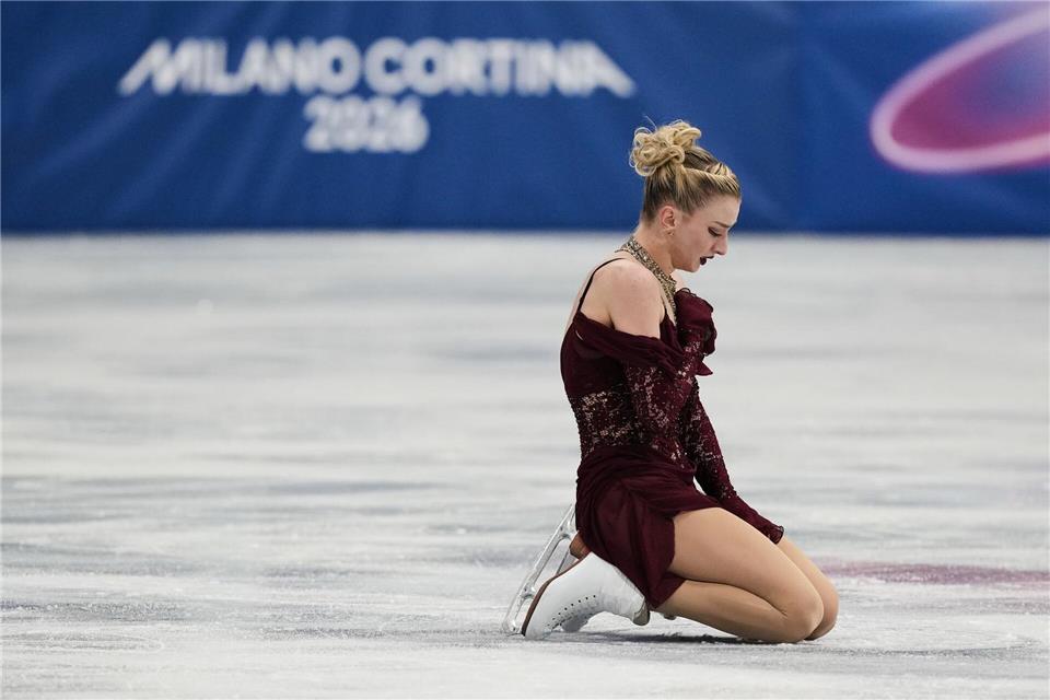 Eiskunstlaufstar Amber Glenn patzte im Kurzprogramm schwer und war hinterher in Tränen aufgelöst.Francisco Seco/AP/dpa