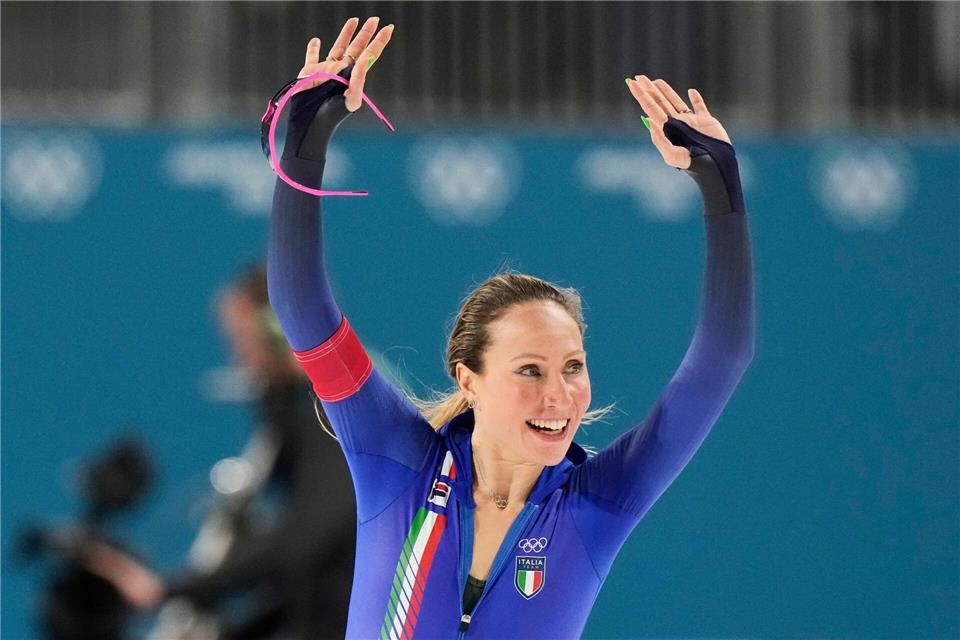 Eisschnellläuferin Francesca Lollobrigida gewann sensationell Gold über die 3.000 Meter.Luca Bruno/AP/dpa