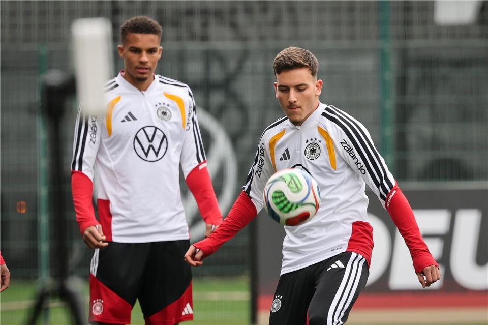 El Mala fühlt sich wohl im Kreise der Nationalmannschaft.Christian Charisius/dpa