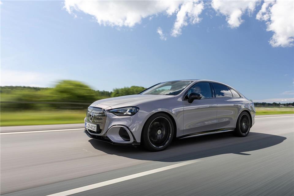 Elektrische Premiere: Die neue Mercedes C-Klasse startet als vollelektrische Limousine C400 4Matic ab 67.711 Euro.Miloš Matović/Mercedes-Benz AG/dpa-tmn