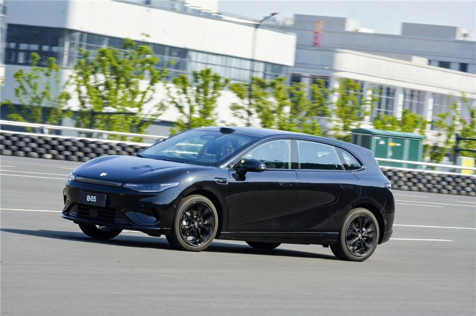 Elektrischer Kompaktwagen mit Kampfpreis: Der Leapmotor B05 soll hierzulande ab Juli starten – und preislich die Kompaktklasse aufmischen.hmw/Leapmotor International B.V./dpa-tmn