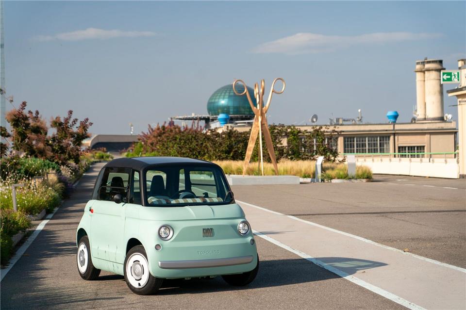 Elektrischer Winzling: Der Fiat Topolino gilt als Leichtkraftfahrzeug und darf von Gesetz wegen nicht schneller als 45 km/h fahren.Craig Pusey/dpa-tmn