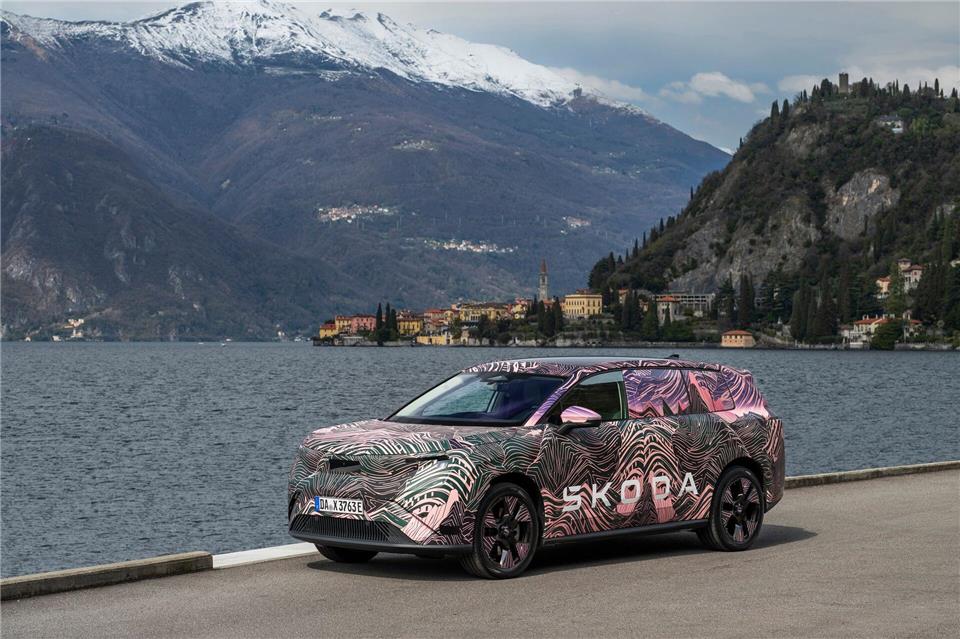 Elektrisches Flaggschiff: Der Skoda Peaq wird als CO2-neutrale Alternative zum Kodiaq positioniert und soll ab Herbst zu einem Grundpreis von rund 50.000 Euro erhältlich sein.Škoda Auto/dpa-tmn