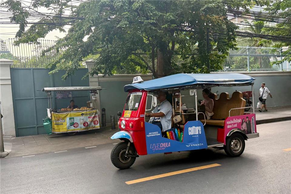 Elektro-Tuk-Tuks können mittlerweile per App gerufen werden.Carola Frentzen/dpa