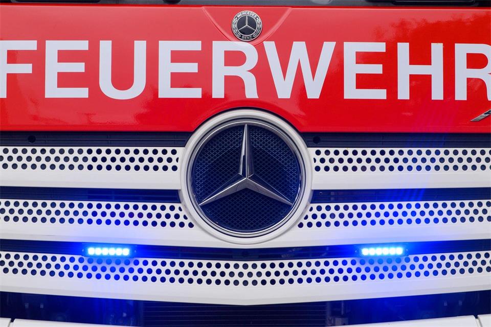 Elf Bewohner wurden laut Feuerwehr vorsorglich vom Rettungsdienst untersucht. (Symbolbild)Klaus-Dietmar Gabbert/dpa
