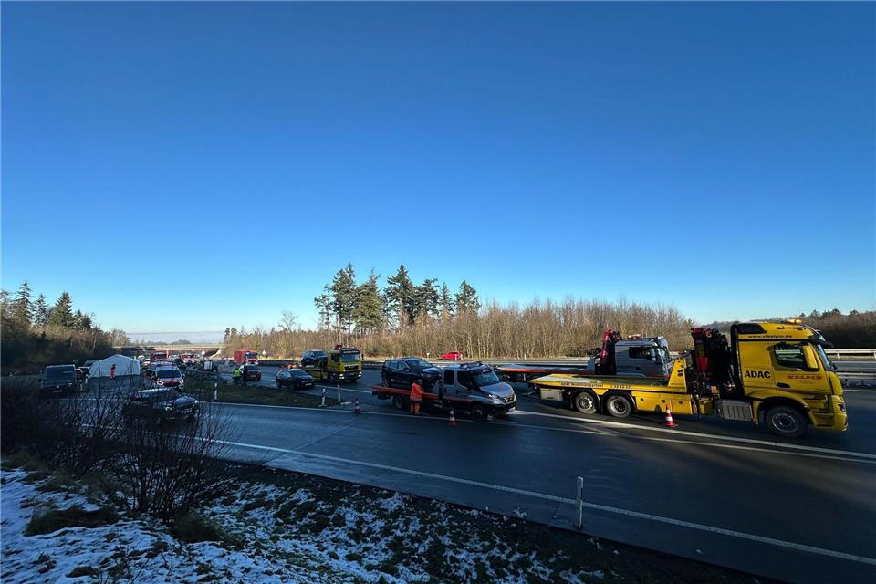 Elf Fahrzeuge sind auf der A9 bei Schleiz ineinander gefahren.David Breidert/dpa