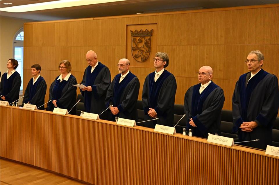 Elf Richterinnen und Richter hat Hessens Staatsgerichtshof, der sich nun mit der Wahlrechtsreform im Land beschäftigt. (Archivbild)Michael Brandt/dpa