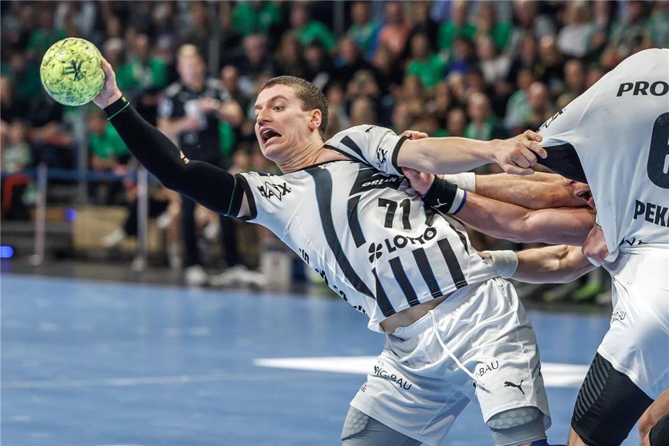 Elias Ellefsen a Skipagøtu und der THW Kiel spielten gegen die TSV Hannover-Burgdorf.Andreas Gora/dpa