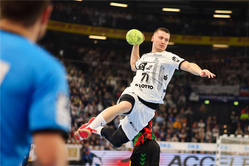 Elias Ellefsen á Skipagøtu und der THW Kiel spielten in Porto.Frank Molter/dpa
