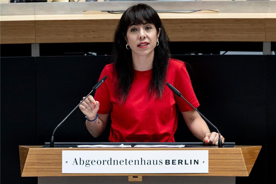 Elif Eralp ist seit 2021 Mitglied des Berliner Abgeordnetenhauses. (Archivbild)Fabian Sommer/dpa