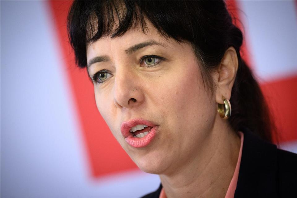 Elif Eralp will die Berliner Linke als Spitzenkandidatin zum Wahlsieg am 20. September führen. (Archivbild) Bernd von Jutrczenka/dpa