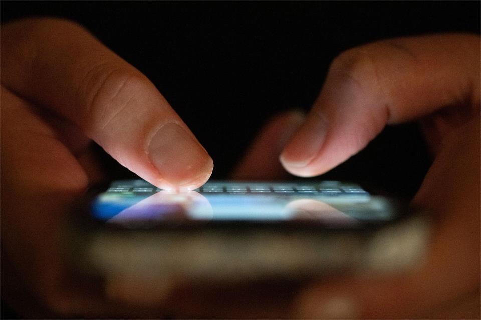 Elitepolizisten sollen diskriminierende und sexistische Inhalte in einem Chat geteilt haben. (Symbolbild)Sebastian Kahnert/dpa