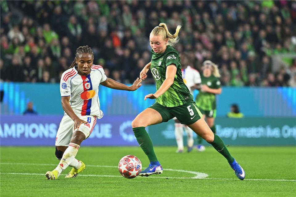 Ella Peddemors (r) kämpfte wie ihre Teamkolleginnen bis zum Schluss.Swen Pförtner/dpa