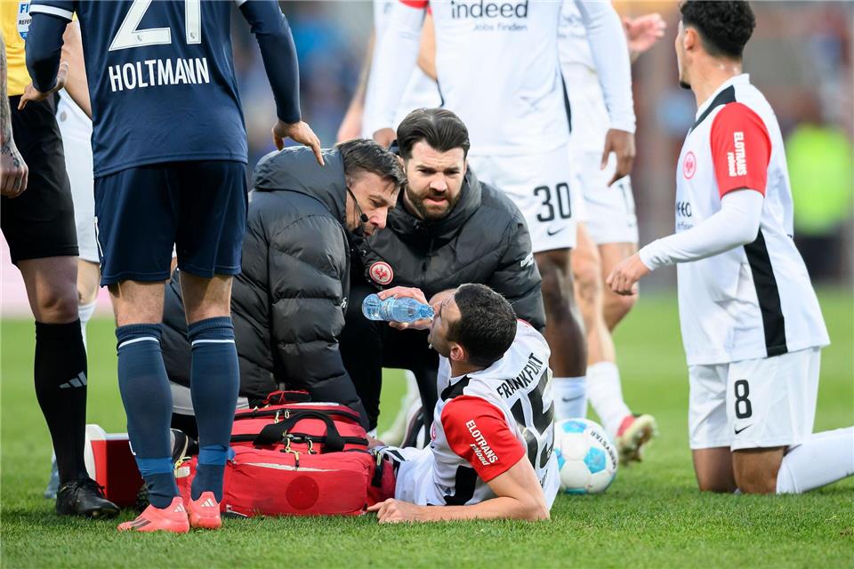 Ellyes Skhiri erlitt in Bochum eine Kniestauchung. Anke Waelischmiller/dpa
