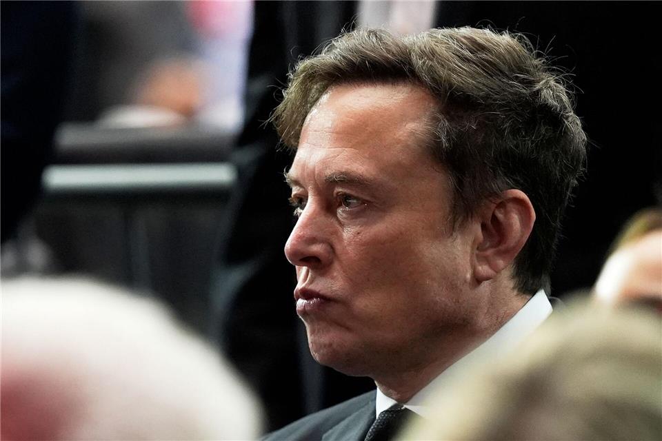 Elon Musk sagt, er habe einen Versuch des Sexualstraftäters Jeffrey Epstein abgelehnt, ihn auf dessen Privatinsel zu locken. (Archivbild)Julia Demaree Nikhinson/AP/dpa