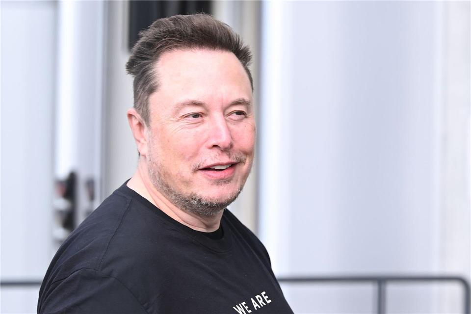 Elon Musk wirft Apple und OpenAI unfairen Wettbewerb vor. (Archivbild)Sebastian Gollnow/dpa