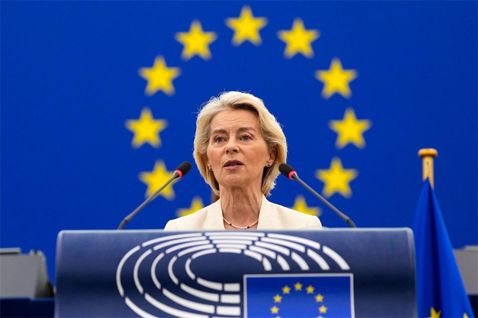 Eltern und Lehrer müssen über die Risiken und Chancen der digitalen Welt aufgeklärt werden, wie von der Leyen auch sagte. Justin Tang/Canadian Press via ZUMA Press/dpa