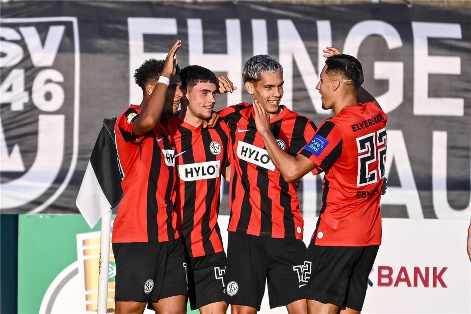 Elversberg bejubelt das 1:0 in Um.Harry Langer/dpa