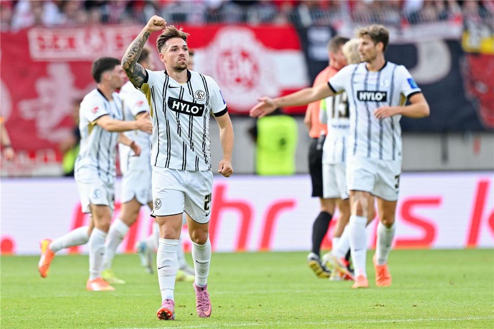 Elversberg siegt in der Nachspielzeit gegen Kaiserslautern.Uwe Anspach/dpa