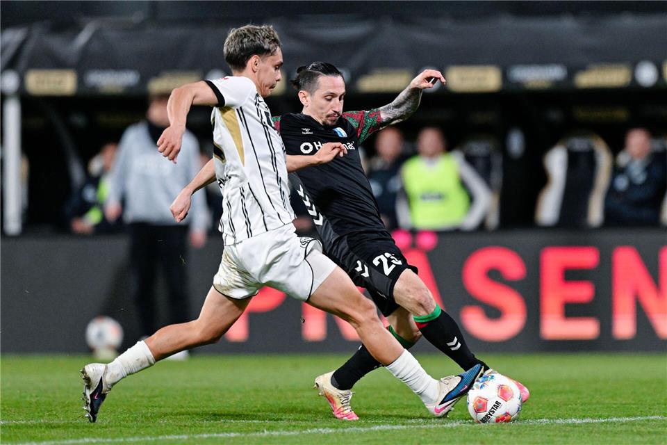 Elversberg und Magdeburg lieferten sich ein intensives Duell.Uwe Anspach/dpa