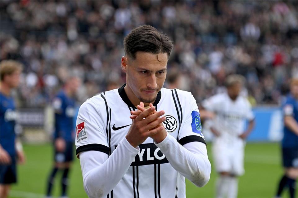 Elversbergs Torjäger Younes Ebnoutalib soll unmittelbar vor einem Wechsel zu Eintracht Frankfurt stehen. (Archivbild)Harald Tittel/dpa