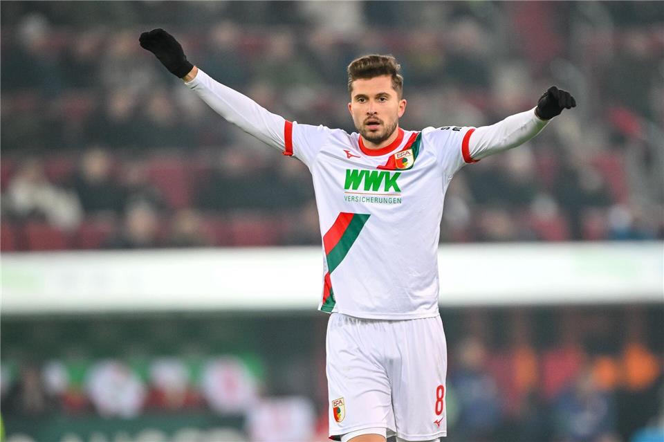 Elvis Rexhbecaj will mit dem FCA weiter jubeln. (Archivbild)Harry Langer/dpa