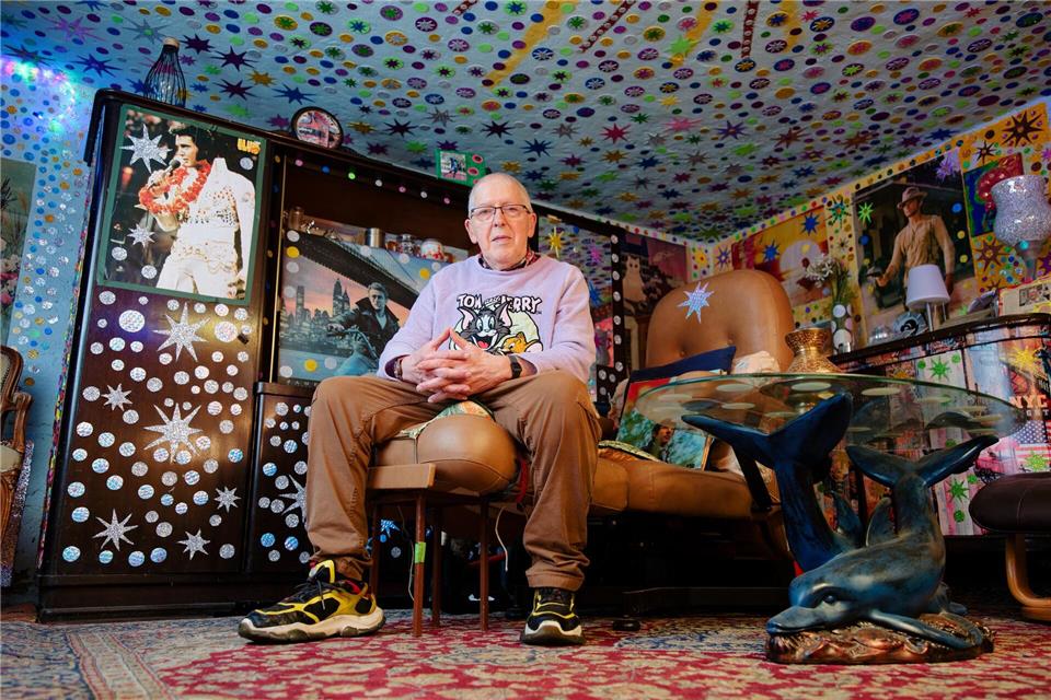 Elvis trifft Expressionismus: Pop-Ikonen und eigene Arbeiten teilen sich bei Willi Streily die Wände.Uwe Anspach/dpa