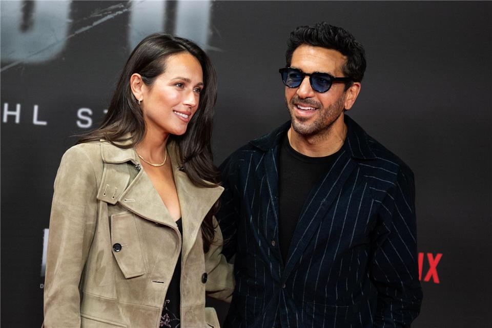 Elyas M’Barek hat „unglaublichen Spaß“ an Produzentenrolle  Elyas M’Barek und seine Frau Jessica Riso bei einer Kinoaufführung der Netflix-Dokumentation „Babo - Die Haftbefehl-Story“ in Berlin. (Archivfoto)Christophe Gateau/dpa