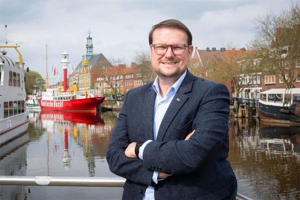 Emdens Oberbürgermeister Tim Kruithoff (parteilos) fehlte aus privaten Gründen bei der Bekanntgabe einer Milliarden-Investion in seiner Stadt. (Archivbild)Sina Schuldt/dpa