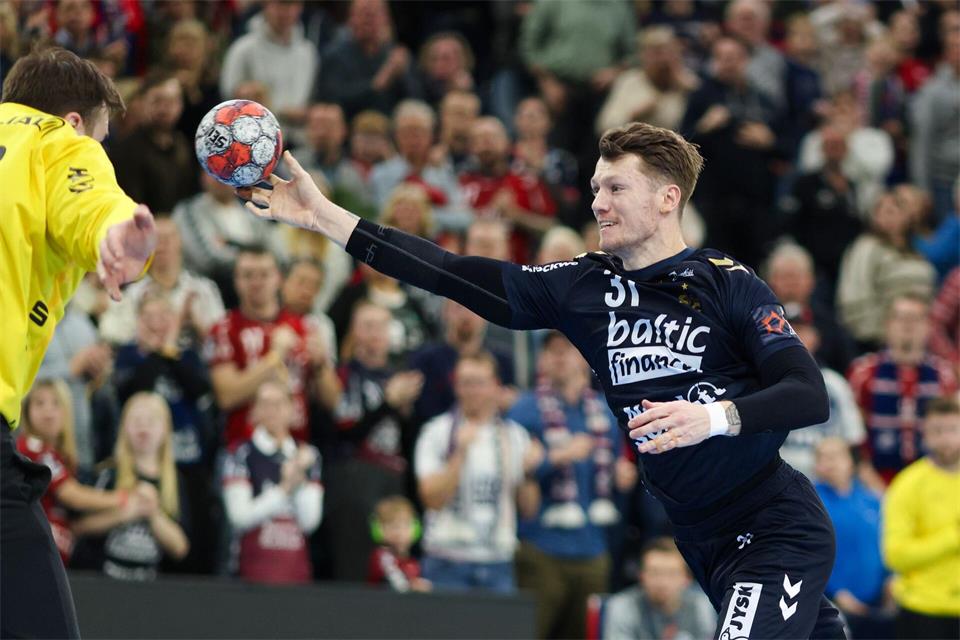 Emil Jakobsen führte die SG Flensburg-Handewitt zum dritten Sieg im dritten Spiel. (Archivbild)Frank Molter/dpa