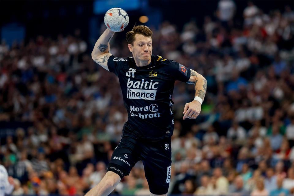 Emil Jakobsen und die SG Flensburg-Handewitt spielten gegen den HC Erlangen. (Archivbild)Philipp Szyza/dpa